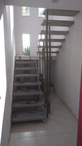 escadas caracol para pequenos espaços