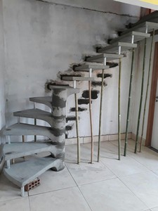 escadas interiores em l