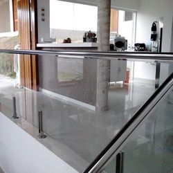 Corrimão de inox com vidro