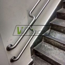 Corrimão de Parede em Aço Inox Corrimão de Parede em Aço Inox