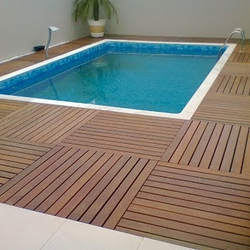 Deck para piscina de madeira