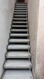 escada de ferro reta interna
