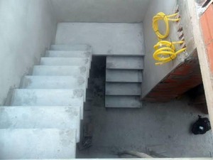 escada em u de concreto