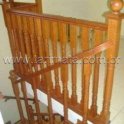 Guarda corpo de madeira para escada