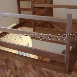 Guarda corpo de madeira para sacada